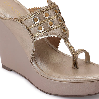 Mrinmayi Kohlapuri Wedge Heel - Champagne