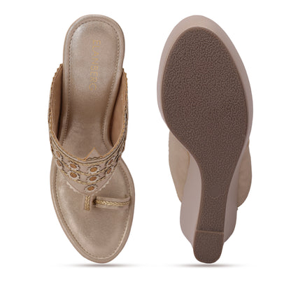 Mrinmayi Kohlapuri Wedge Heel - Champagne