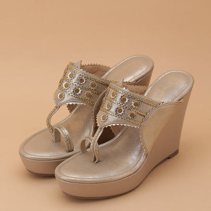 Mrinmayi Kohlapuri Wedge Heel - Champagne