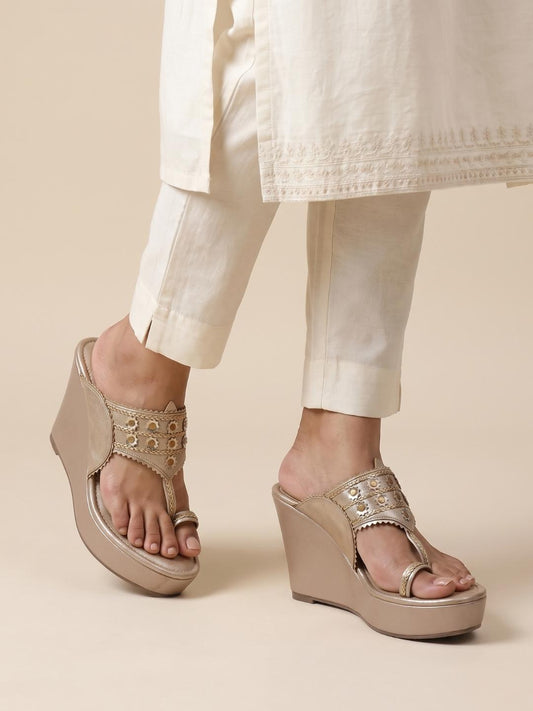 Mrinmayi Kohlapuri Wedge Heel - Champagne